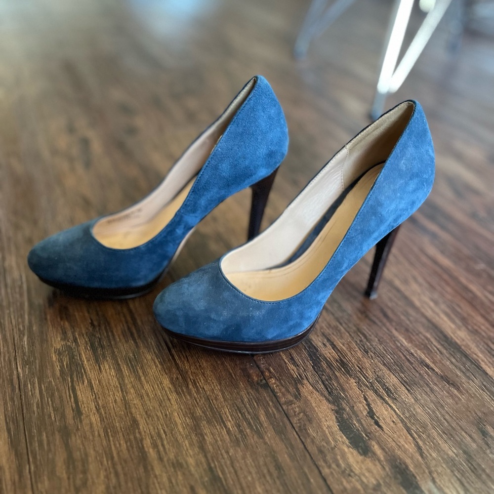 Cole Haan with Nike Air technology navy blue suede pumps